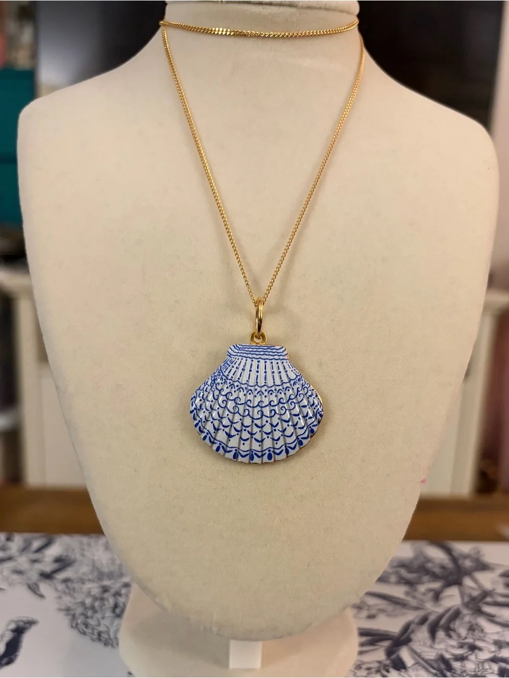 💙🤍🐚Blue & White Porcelain Seashell Statement Necklace. available in 16,18,20 in